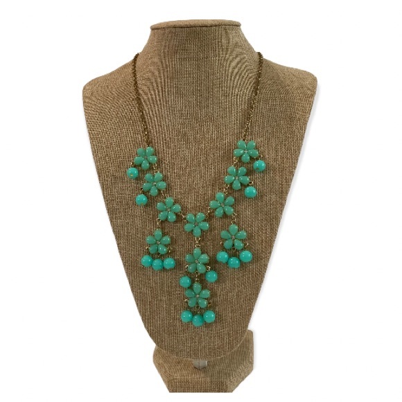 RO RO Necklace & Earrings Flower set - Picture 2 of 5